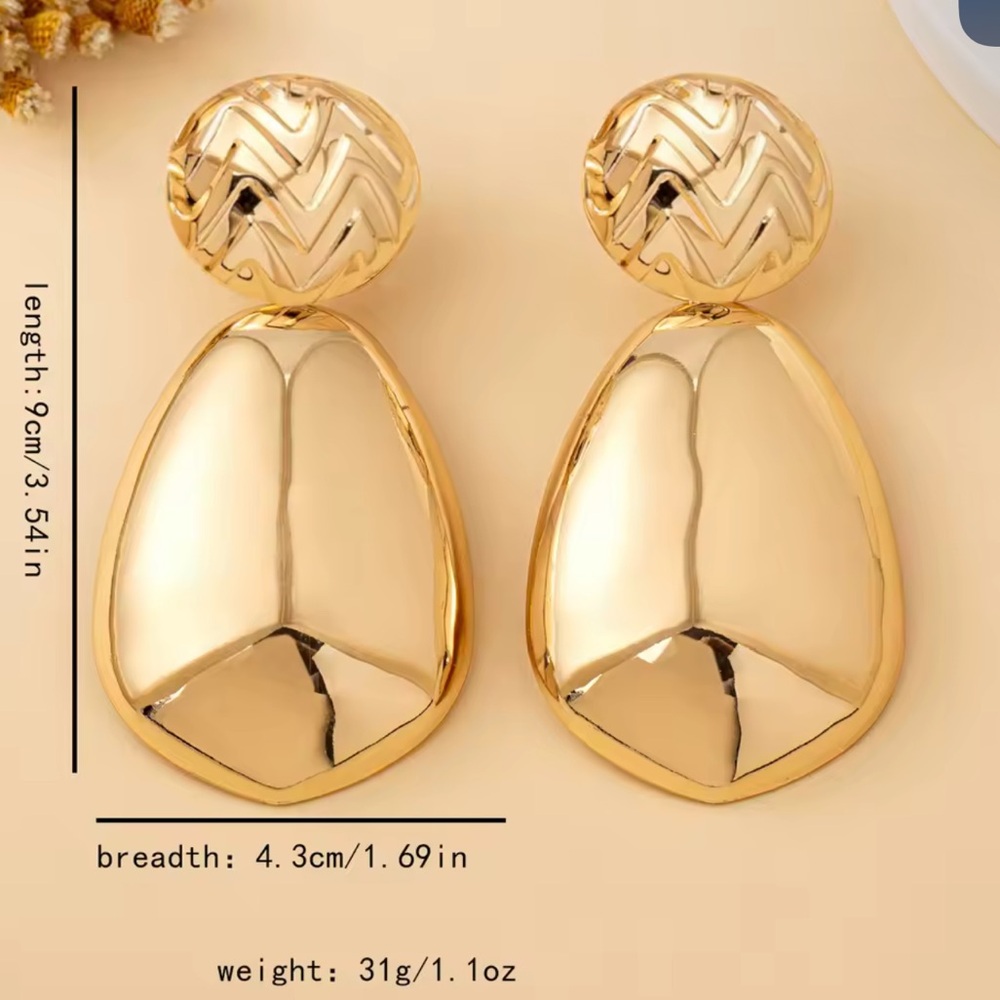 Chunky Clear Resin Stud Earrings Bold Minimalist Statement Jewelry - Picture 3 of 3